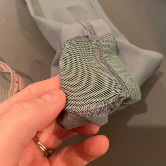 Like new lululemon leggings - Picture 5 of 6